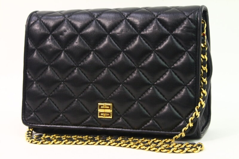 GIVENCHY/ジバンシー  香港製 マトラッセ ロゴプレート キルティング