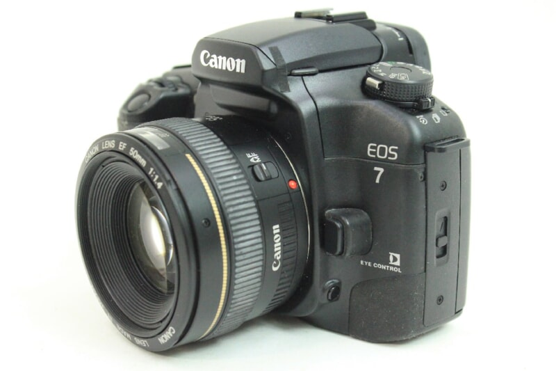 CANON（キャノン）EOS7 フィルム一眼レフカメラ ・レンズEF 50mm F1.4の画像1