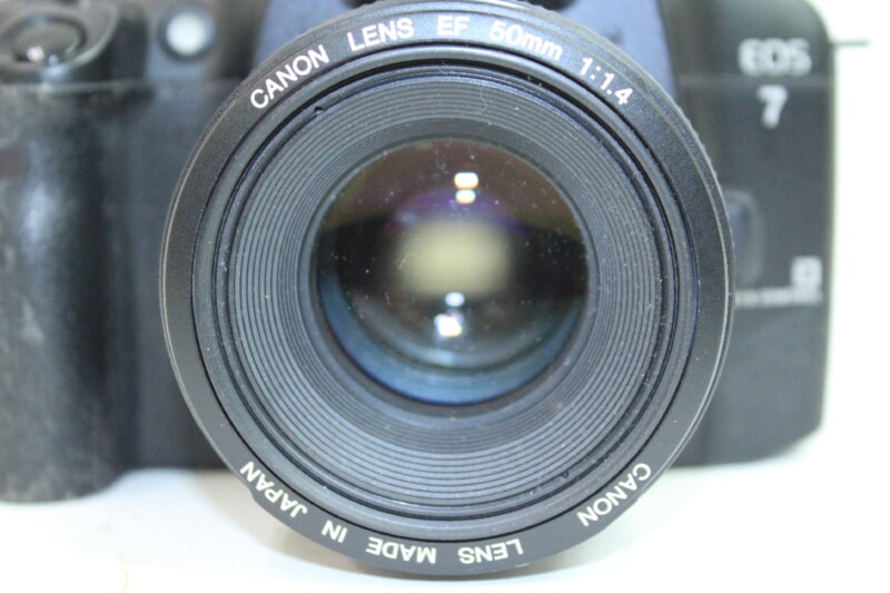 CANON（キャノン）EOS7 フィルム一眼レフカメラ ・レンズEF 50mm F1.4の画像1