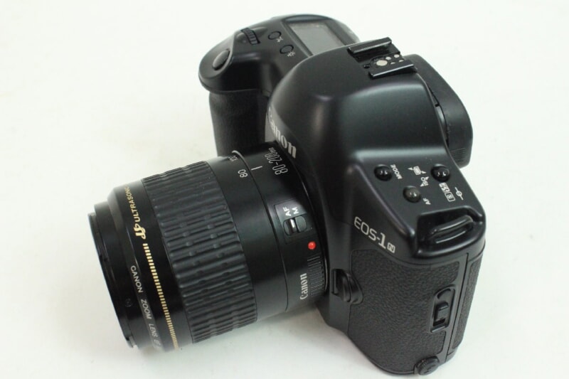 CANON（キヤノン）EOS-1N フィルム一眼レフカメラ・レンズ EF 80-200mm F4.5-5.6の画像1