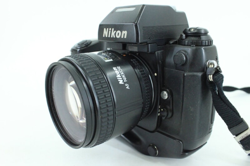 Nikon（ニコン） F4 フィルム一眼レフカメラ・レンズ AF NIKKOR 85mm 1:1.8Dの画像1