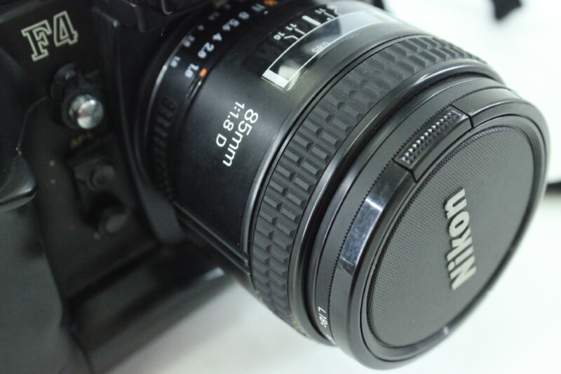 Nikon（ニコン） F4 フィルム一眼レフカメラ・レンズ AF NIKKOR 85mm 1:1.8Dの画像1