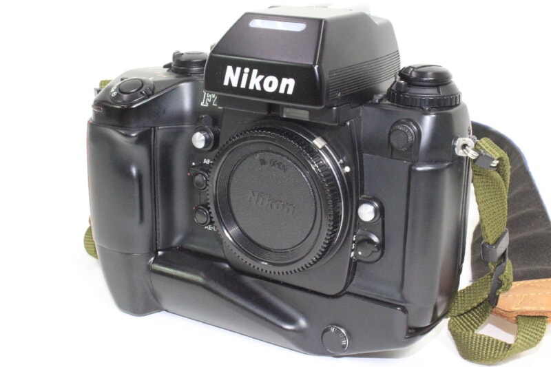 Nikon/ニコン  F4 一眼レフ フィルム カメラ バッテリーパック MB-21 付きの画像1