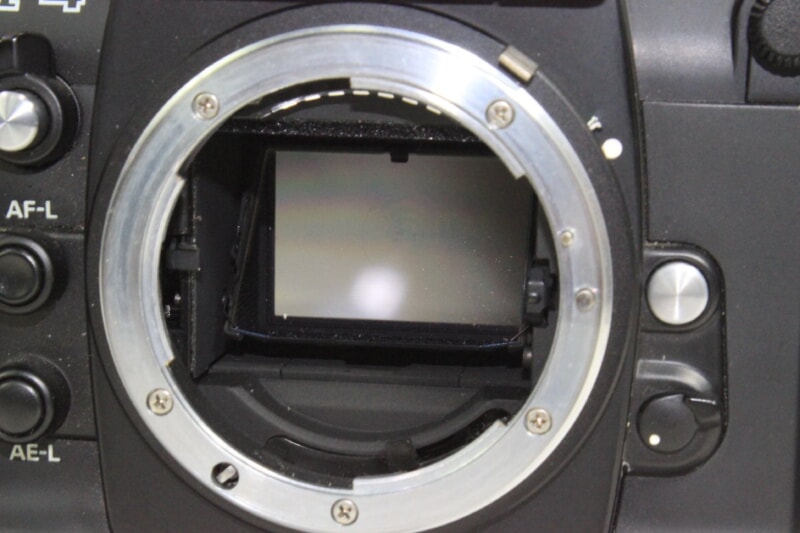 Nikon/ニコン  F4 一眼レフ フィルム カメラ バッテリーパック MB-21 付きの画像1