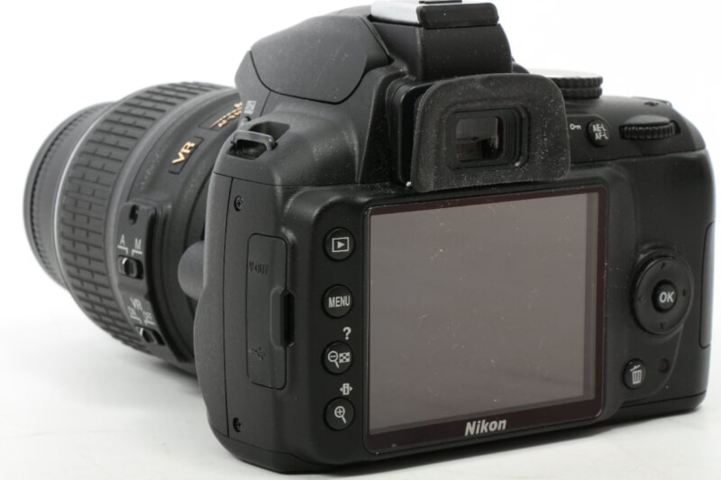Nikon ・ D3000 18-55 VR Kit AF-S DX NIKKOR 18-55mm f/3.5-5.6G VRの画像1