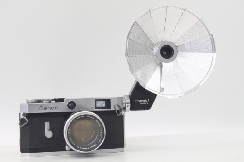 Canon P（キヤノン・ポピュレール）/ 50mm F1.4 + FLASH UNIT MODEL Vの画像1