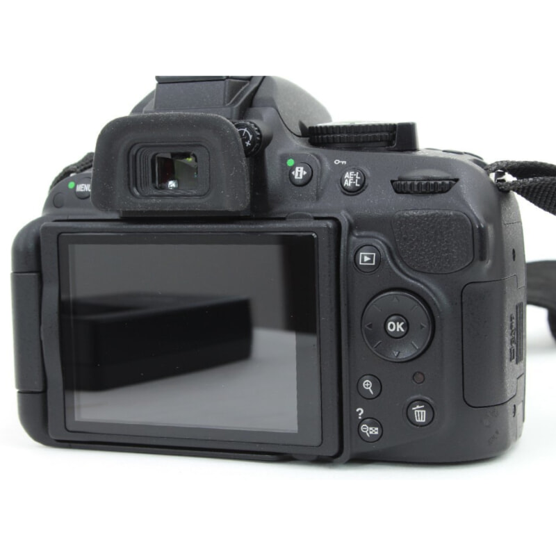 Nikon デジタル一眼レフカメラ D5200 AF-S NIKKOR 18-55㎜ 1：3.5-5.6Gの画像1