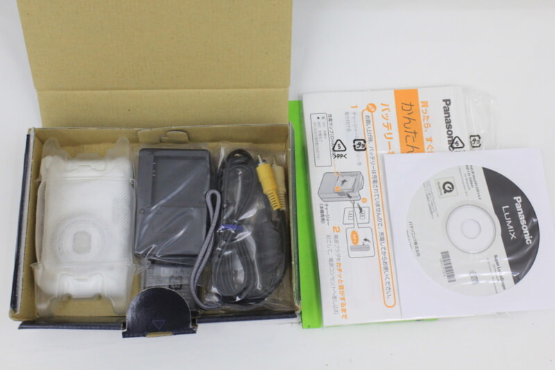 【未使用品】 Panasonic（パナソニック）LUMIX DMC-FX77 デジタルカメラの画像1
