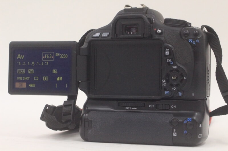CANON（キャノン）EOS Kiss X5 デジタル一眼レフ + バッテリーグリップの画像1