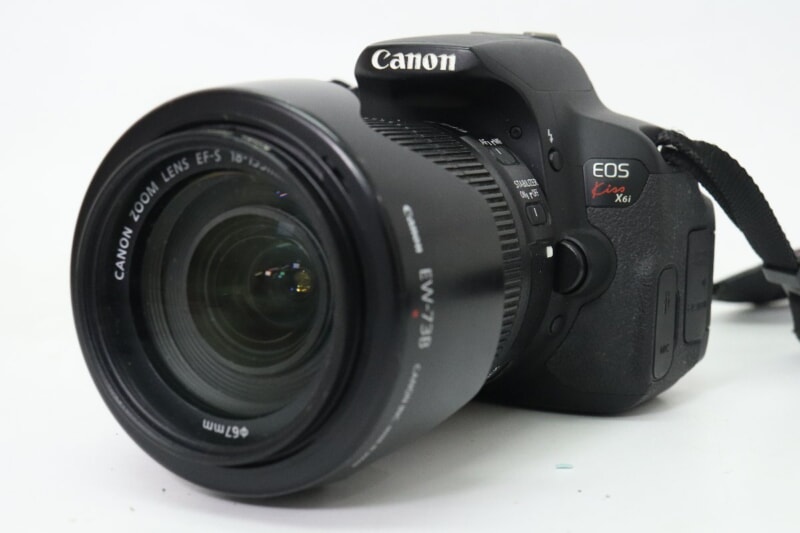 Canon（キャノン）デジタル一眼レフ EOS Kiss X6i / EF-S 18-135mm F3.5-5.6の画像1