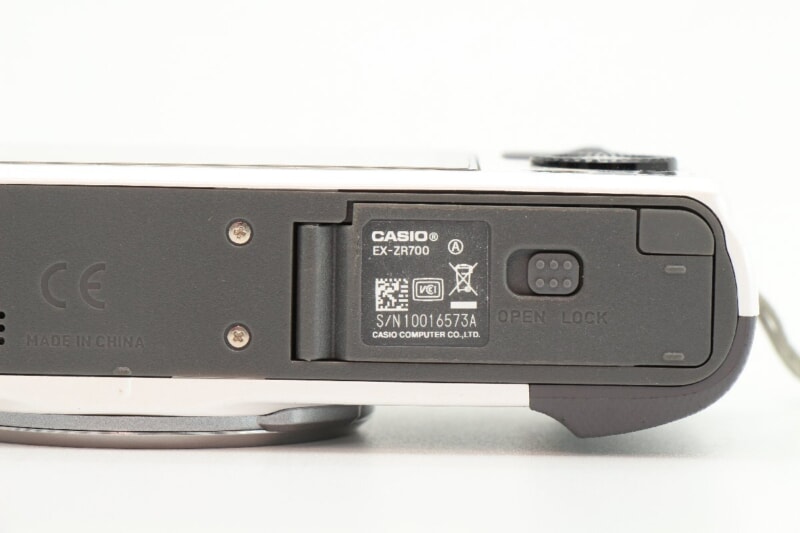 CASIO（カシオ）EXILIM（エクシリム）EX-ZR700 ホワイト コンパクトデジタルカメラの画像1
