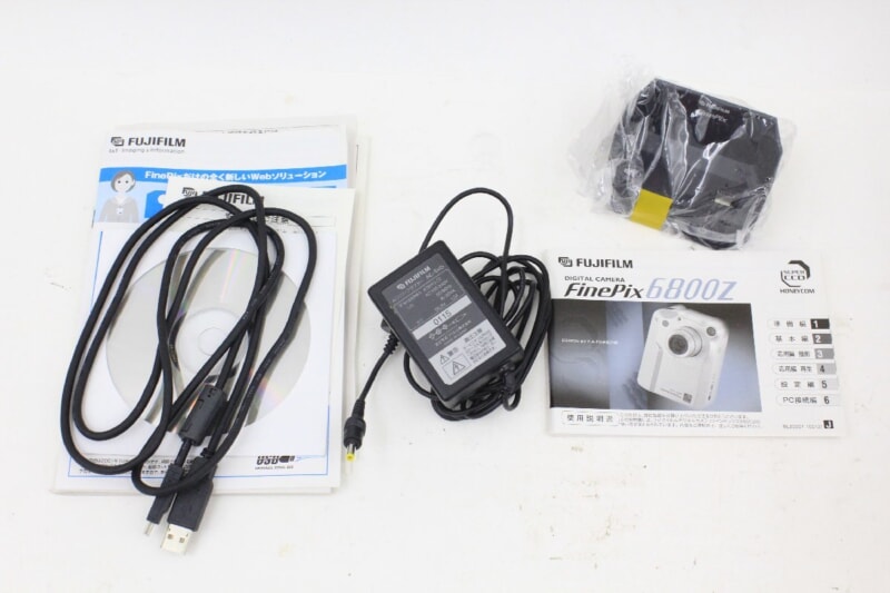 FUJIFILM（富士フィルム）FinePix6800Z スーパーCCDハニカム搭載 デジタルカメラの画像1