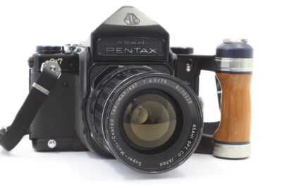 ASAHI PENTAX（アサヒペンタックス）6×7 中判カメラ・レンズ TAKUMAR 75mm F4.5 + 純正ウッドグリップ