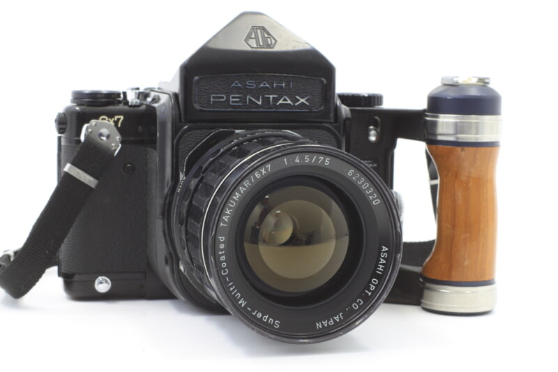 ASAHI PENTAX（アサヒペンタックス）6×7 中判カメラ・レンズ TAKUMAR 75mm F4.5 + 純正ウッドグリップの画像1