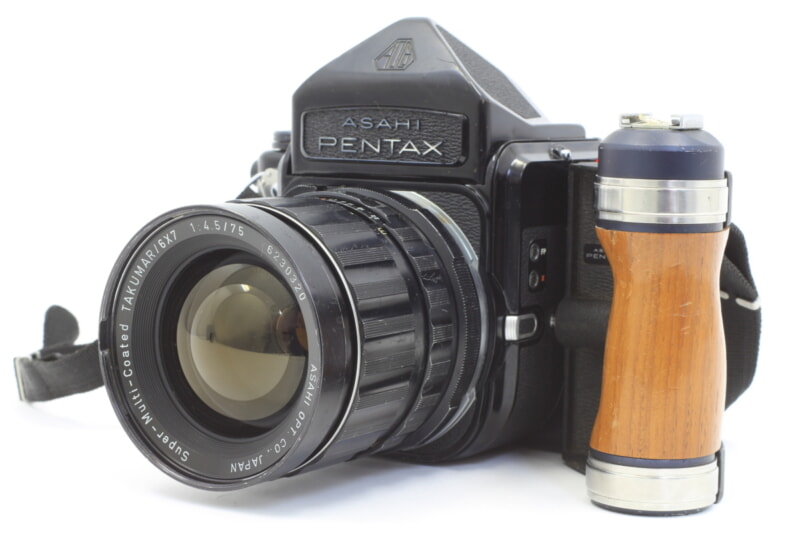 ASAHI PENTAX（アサヒペンタックス）6×7 中判カメラ・レンズ TAKUMAR 75mm F4.5 + 純正ウッドグリップの画像1