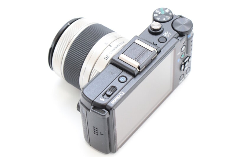 ペンタックス PENTAX Q レンズ交換式デジタルカメラ / SMC PENTAX 5-15mm F2.8-4.5の画像1