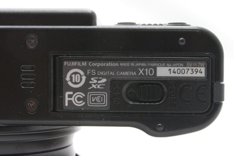FUJIFILM（富士フィルム）X10 コンパクトデジタルカメラ フジノンレンズ 2/3型EXR CMOSセンサー搭載の画像1