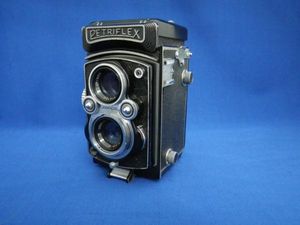 ペトリカメラ ＰＥＴＲＩＦＬＥＸの二眼レフの買取り品の画像