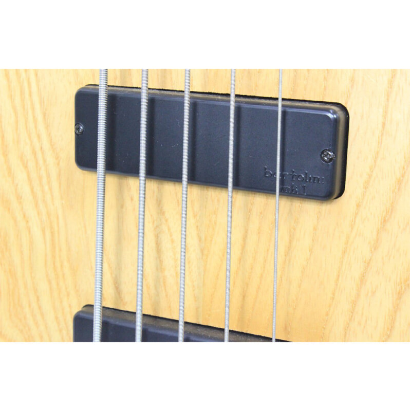 Ibanez（アイバニーズ）5弦エレキベース BTB555AH-NTF ソフトケース付の画像1