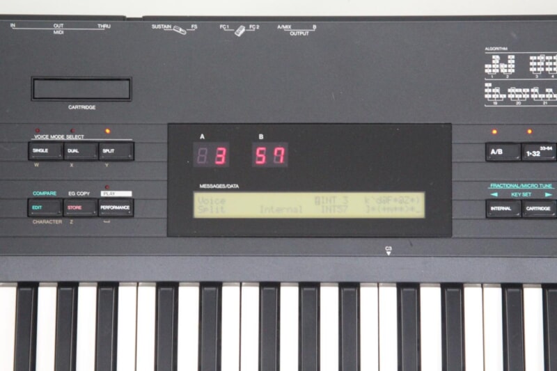 YAMAHA（ヤマハ）DX7II-D シンセサイザー 61鍵の画像1