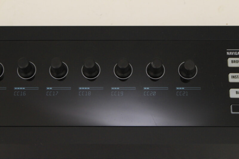 Native Instruments（ネイティブ・インストゥルメンツ）MIDIキーボード KOMPLETE KONTROL S61の画像1