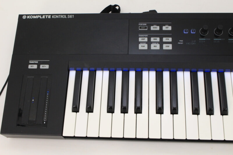 Native Instruments（ネイティブ・インストゥルメンツ）MIDIキーボード KOMPLETE KONTROL S61の画像1