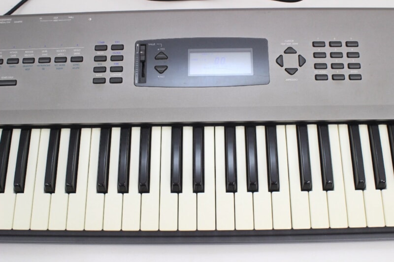 KORG（コルグ）N264 マルチティンバー・シンセサイザー 76鍵盤の画像1