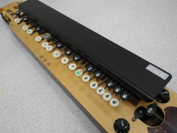 大正琴 琴伝流 山桜 エレキ 4弦 ハードケース付の画像1