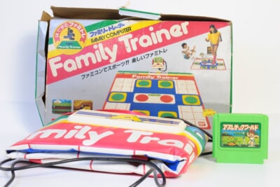 【外箱付】 BANDAI  ファミリーコンピューター専用 [Family Trainer] ＋ 専用ソフト アスレチックワールド付き FC/ファミコンの買取り品の画像