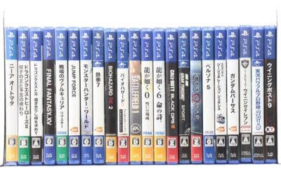 PS4 ソフトまとめ 龍が如く/ドラゴンクエスト/ペルソナなどの買取り品の画像