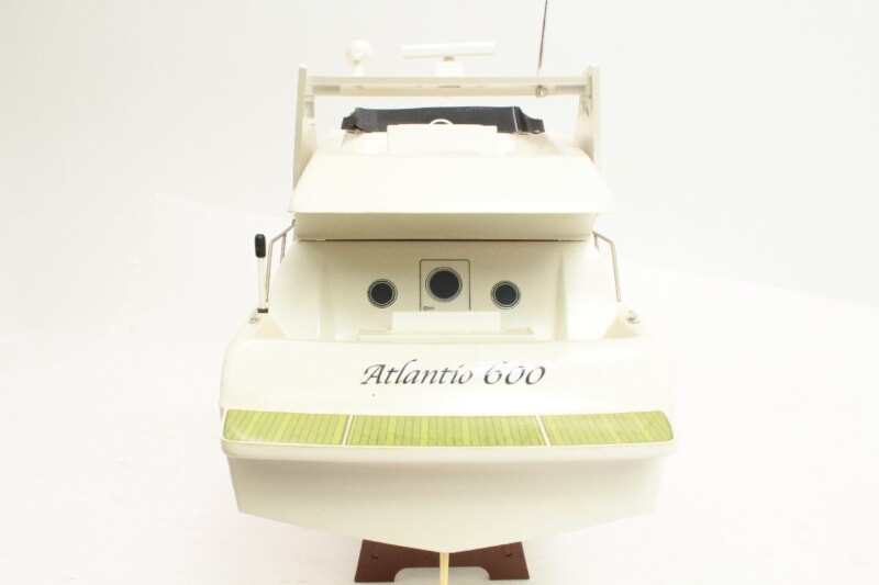 KYOSHO/京商  Atlantio 600 電動クルーザー ボート/船 RC/ラジコン 台座付きの画像1