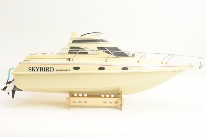 ABCホビー  SKYBIRD/スカイバード 電動クルーザー ボート/船 RC/ラジコン 台座付きの画像1