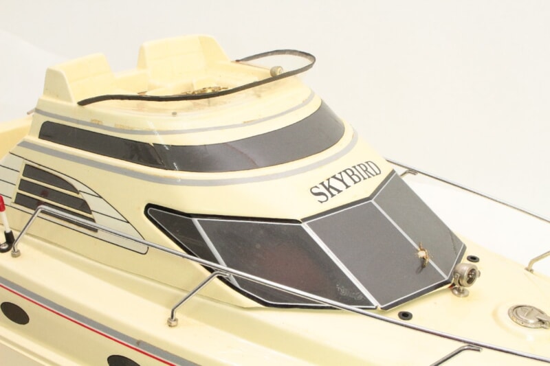 ABCホビー  SKYBIRD/スカイバード 電動クルーザー ボート/船 RC/ラジコン 台座付きの画像1