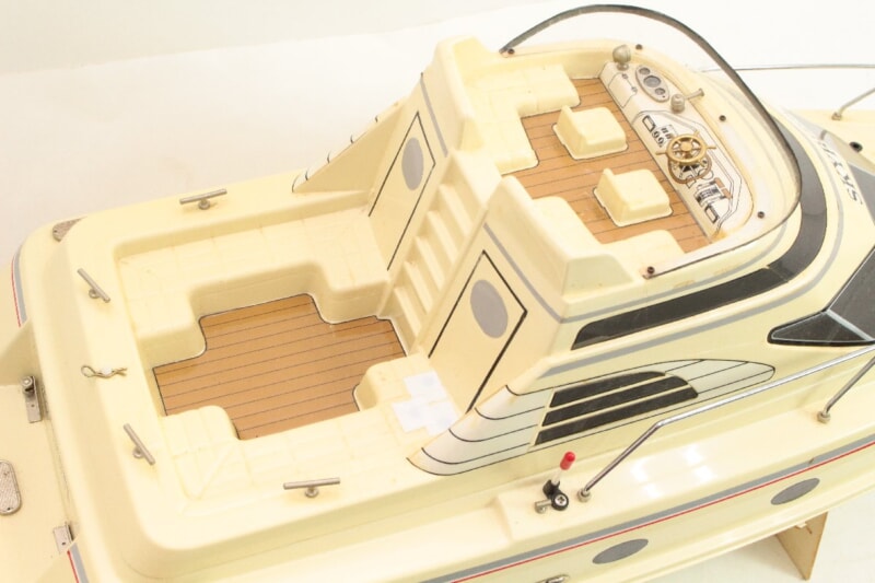 ABCホビー  SKYBIRD/スカイバード 電動クルーザー ボート/船 RC/ラジコン 台座付きの画像1