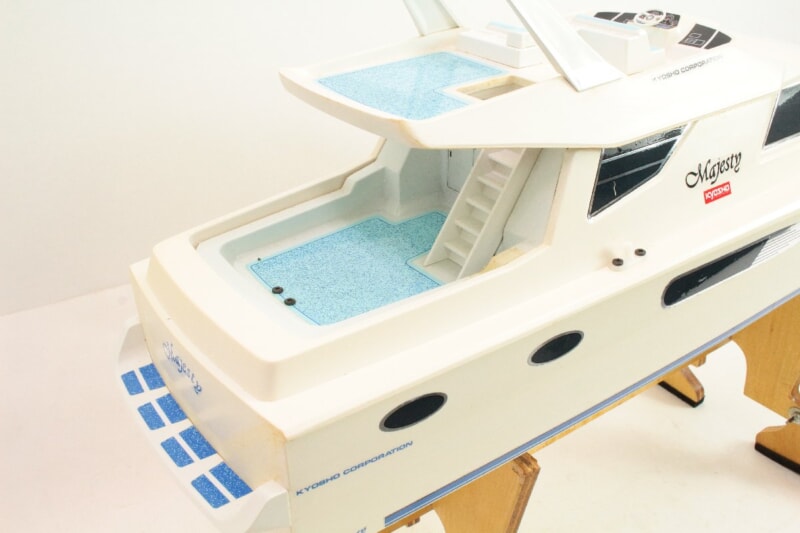 KYOSHO/京商  MAJESTY/マジェスティ ボート/船 RC/ラジコン 台座付きの画像1