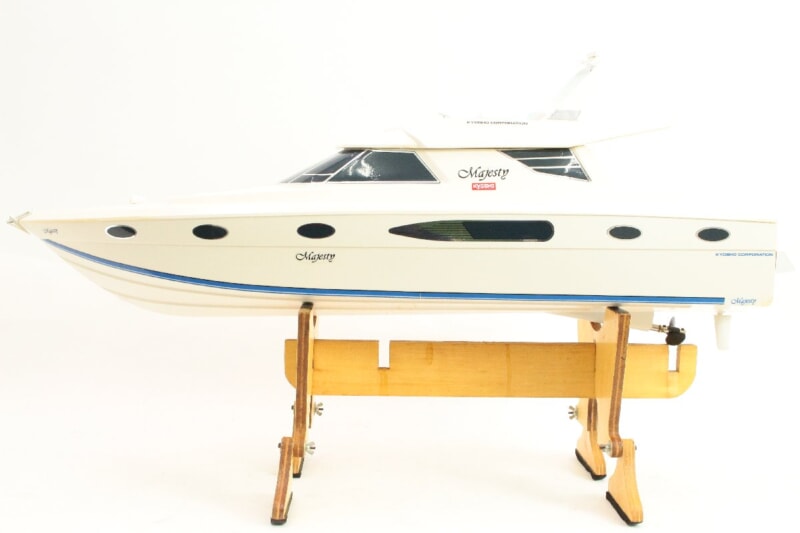 KYOSHO/京商  MAJESTY/マジェスティ ボート/船 RC/ラジコン 台座付きの画像1