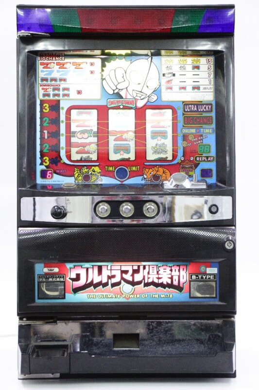 【4号機】 サミー  [ウルトラマン倶楽部3 B-TYPE] スロット実機 100V コイン不要機の画像1