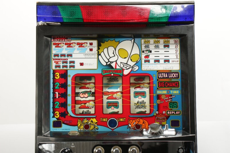 【4号機】 サミー  [ウルトラマン倶楽部3 B-TYPE] スロット実機 100V コイン不要機の画像1