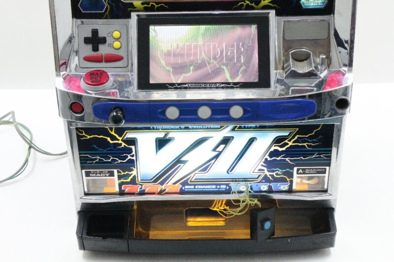 【4号機】 [サンダーV2] スロット実機 100V メーシー コイン不要機【希少レトロ台】の画像1