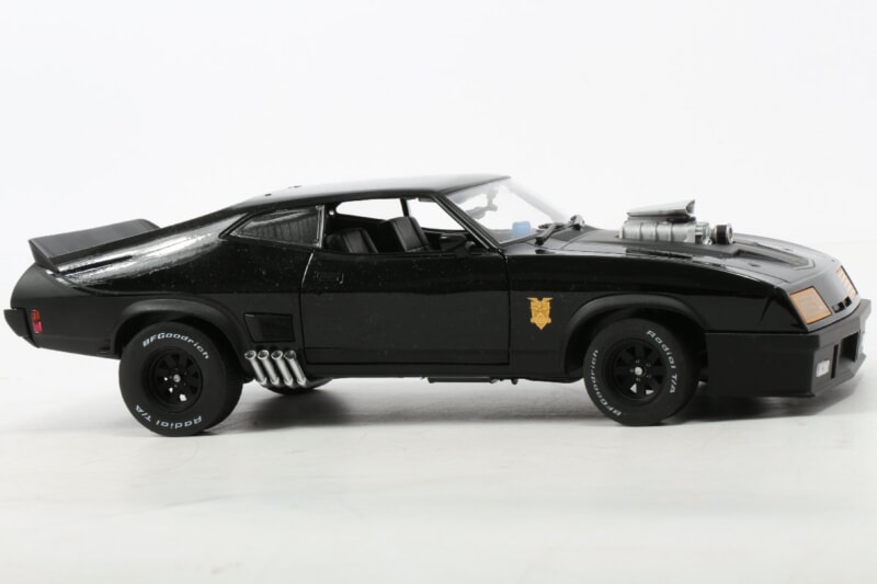 GREEN LIGHT・ 1:18 1973 フォード ファルコンXB LAST OF THE V8 INTERCEPTORS リミテッドエディション ミニカーの画像1