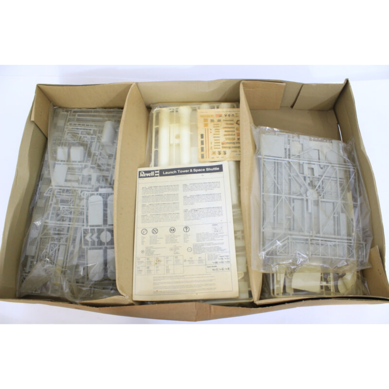 Revell タワー&スペースシャトル&ブースター ロケット 1/144の画像1