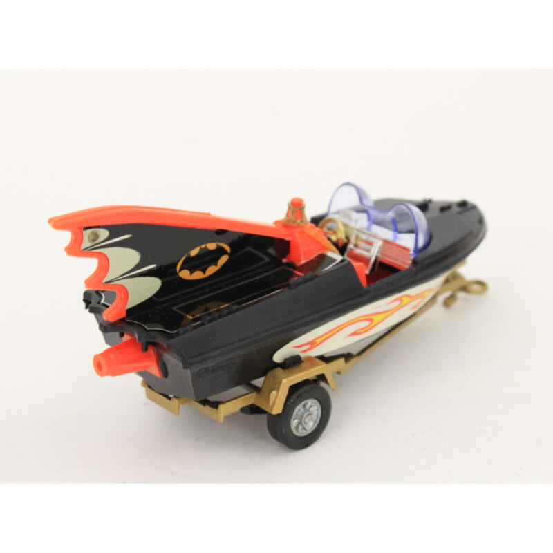 コーギー [CORGI GIFT SET 3] BATMOBILE & Batboat on trailer GS3 バットモービルの画像1
