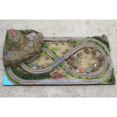 ジオラマ鉄道模型 完成品 異国の田舎風景 約90×180×50㎝の買取り品の画像