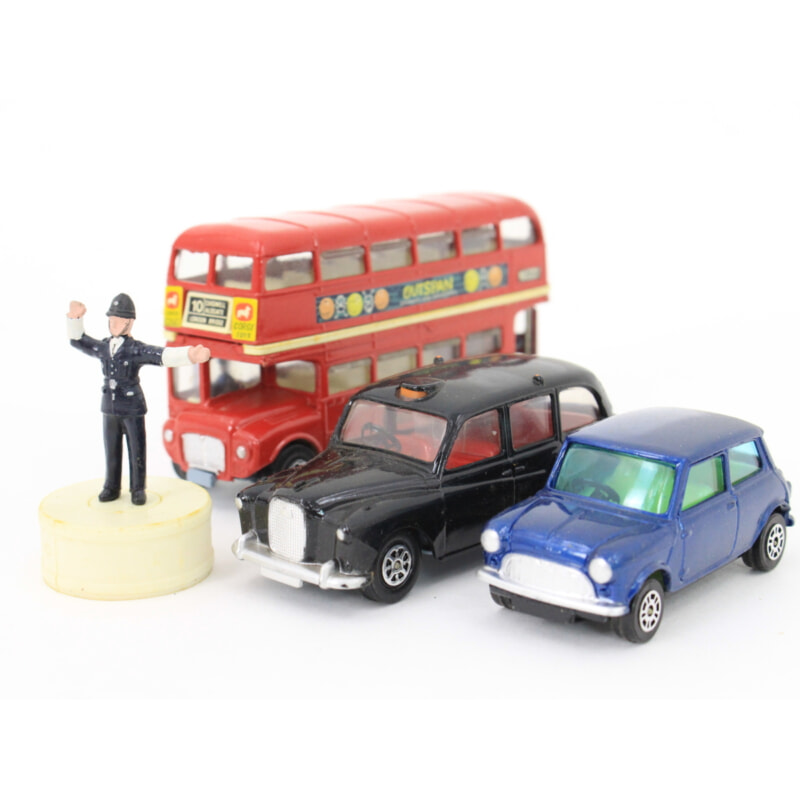 コーギー [CORGI GIFT SET 11] Routemaster Bus,Mini-Minor,Taxi and Policemanの画像1