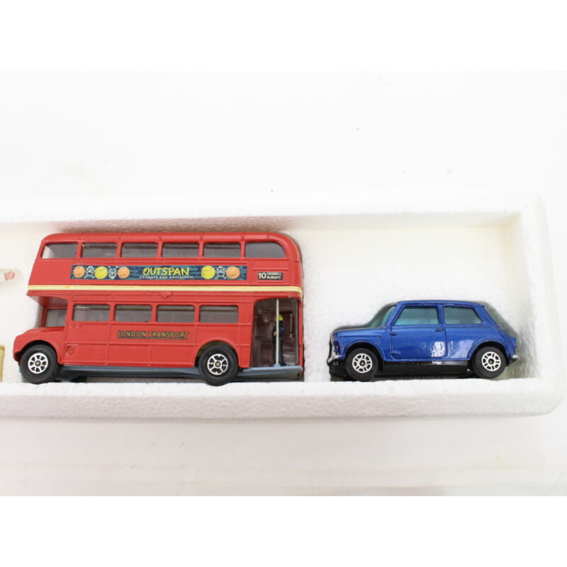 コーギー [CORGI GIFT SET 11] Routemaster Bus,Mini-Minor,Taxi and Policemanの画像1