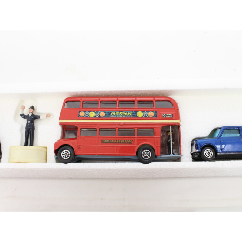 コーギー [CORGI GIFT SET 11] Routemaster Bus,Mini-Minor,Taxi and Policemanの画像1