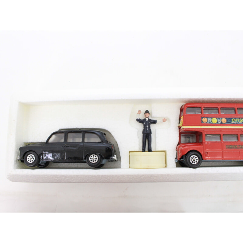 コーギー [CORGI GIFT SET 11] Routemaster Bus,Mini-Minor,Taxi and Policemanの画像1