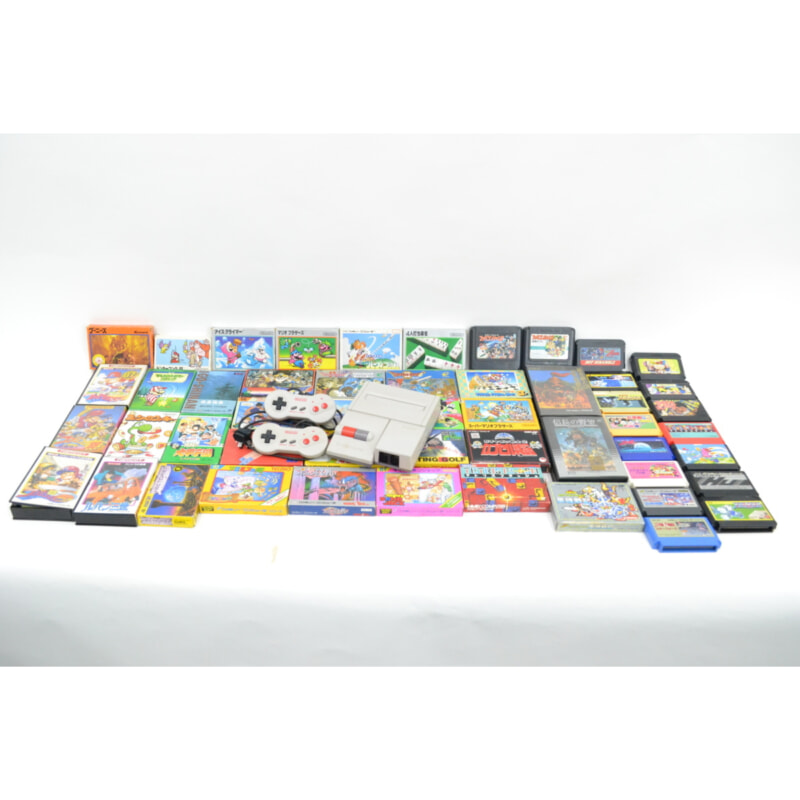 Nintendo ニューファミコン HVC-101 本体 + ソフトの画像1