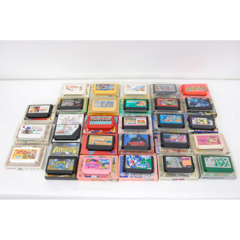 Nintendo ニューファミコン HVC-101 本体 + ソフトの画像1