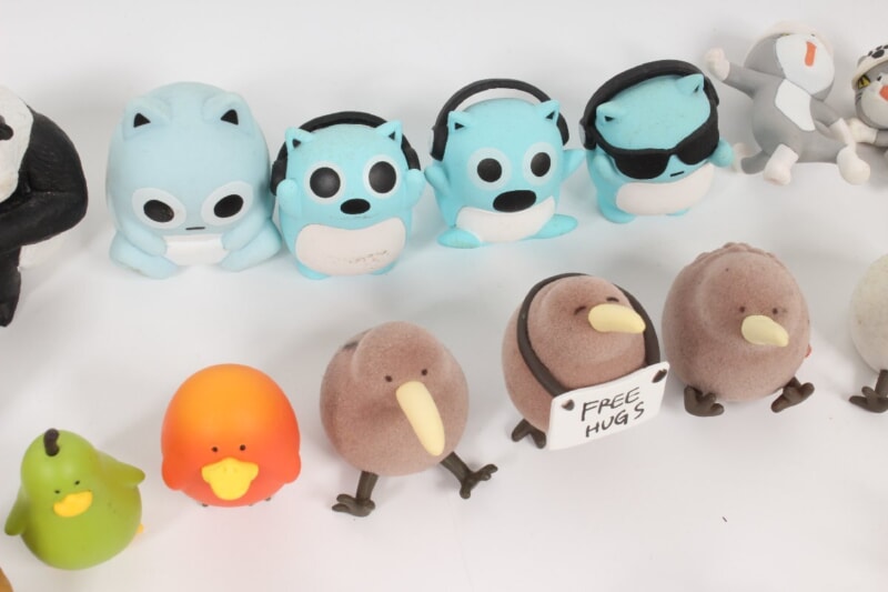 カプセルトイ  動物系 キャラクター ミニチュアフィギュア まとめ 仕事猫/ちいかわ/ブルーハムハム/ピングー などの画像1